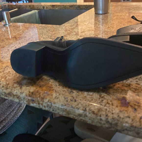 Gianni Bini black ankle boots with fancy stitching. Size 7.5. - Picture 4 of 7